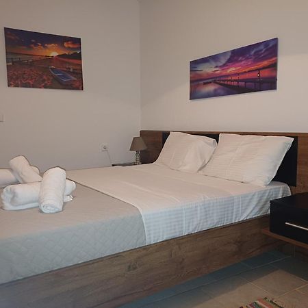 G.Tzanis Luxury Apartments 帕尔加 外观 照片